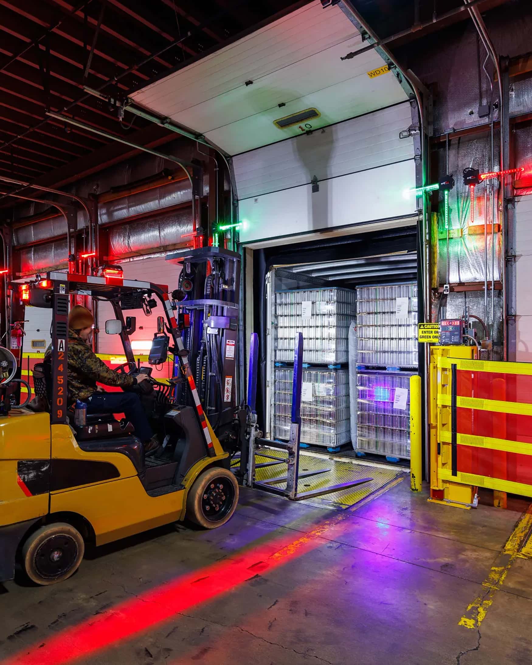 fork-lift-waiting-to-board-truck-5-4
